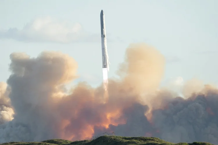 SpaceX tenta furar fila de índices antes de IPO trilionário
