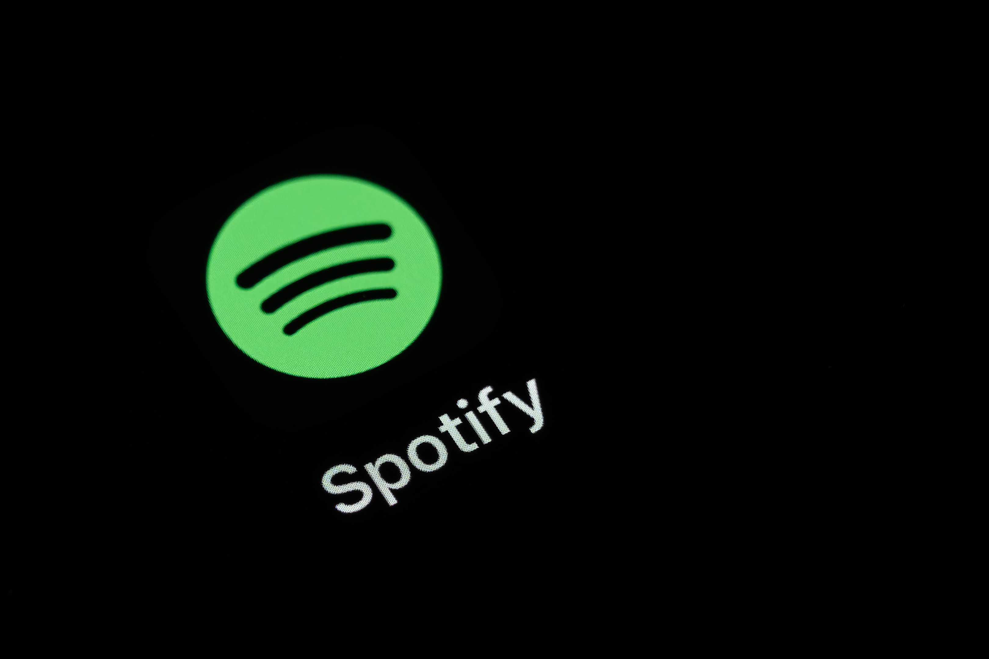 Spotify vai vender livros físicos para competir com Amazon