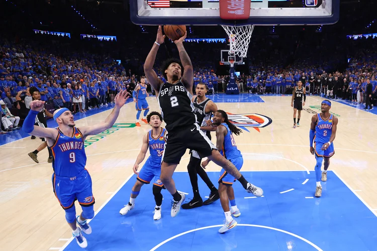 Spurs vencem Thunder no jogo 7 e enfrentam Knicks nas Finais da NBA