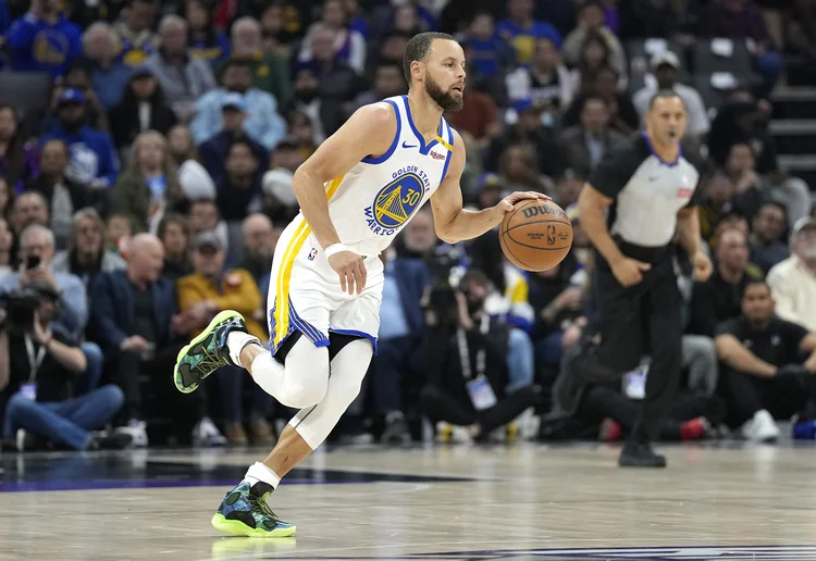 Stephen Curry mira mercado bilionário de bebidas esportivas e usam os próprios filhos como teste