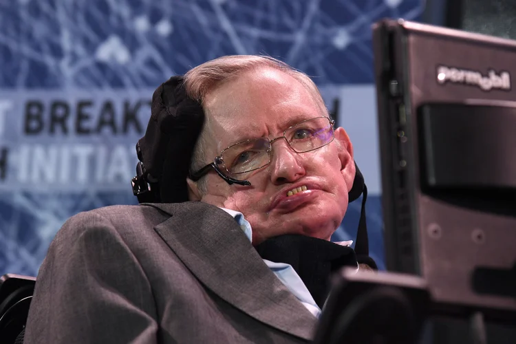 Stephen Hawking previu quando Terra pode colapsar; veja data