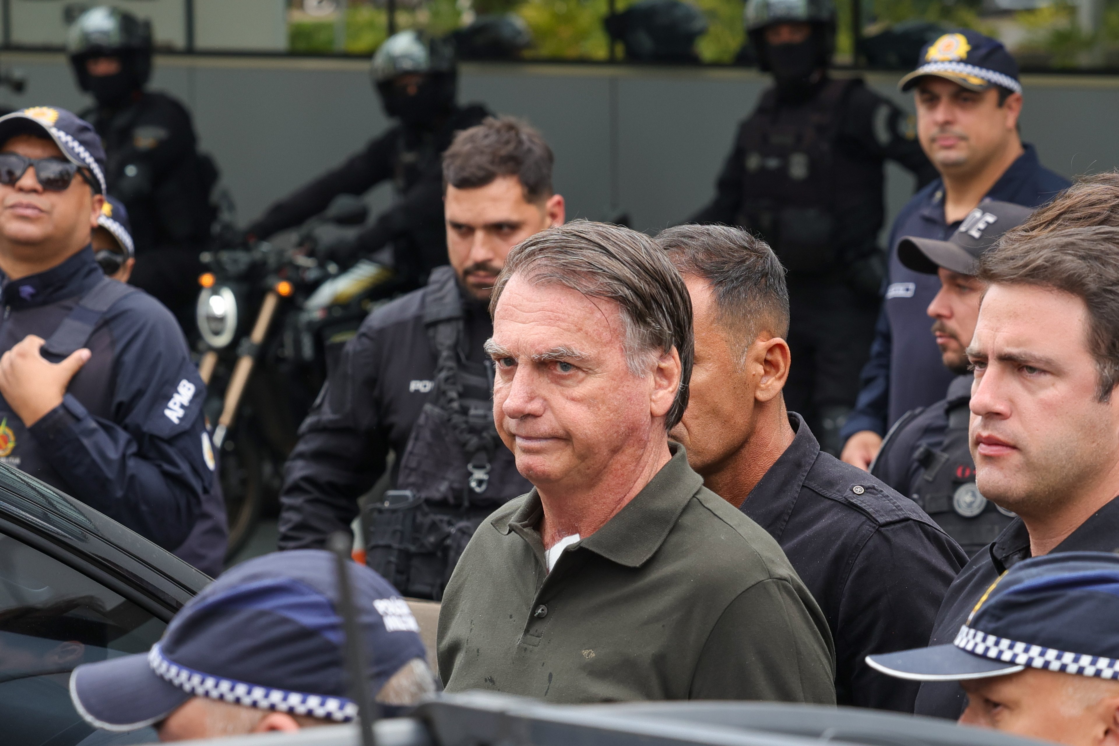 STF cobra explicações de Bolsonaro sobre possível uso de celular na prisão domiciliar