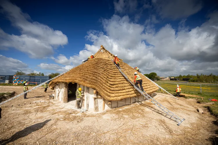 Stonehenge ganha salão pré-histórico inspirado em estrutura real que abrirá ao público