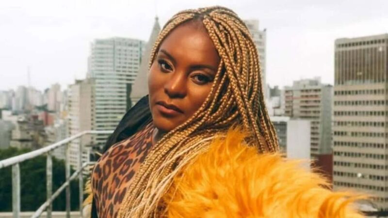 Sufoco! Ex-Rouge relata perrengue ao perder dente às vésperas do Carnaval: ‘Deus ajude…’