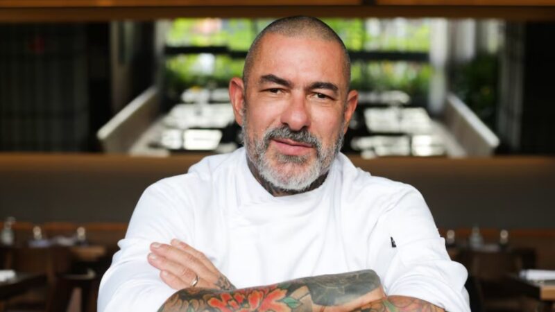 Super gata! Henrique Fogaça faz rara aparição com a esposa em evento e chama atenção