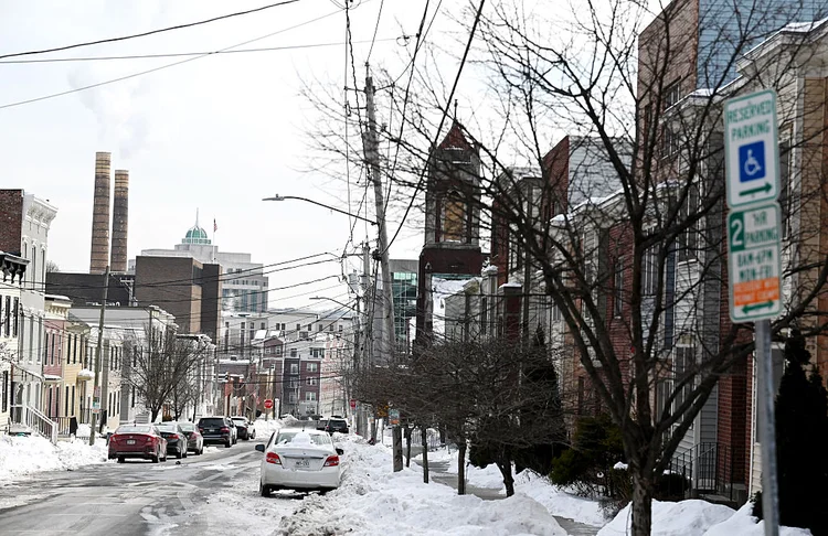 'Super' tempestade de neve deve atingir Nova York e cancelar voos nos EUA
