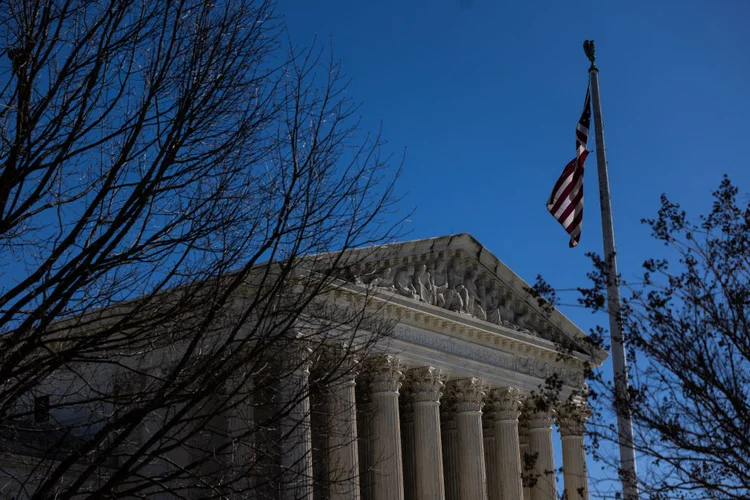 Suprema Corte dos EUA autoriza Trump a encerrar proteção contra deportação