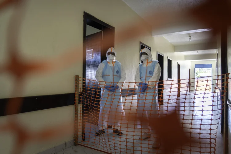 Surto de ebola na África já soma mais de 1.100 casos suspeitos