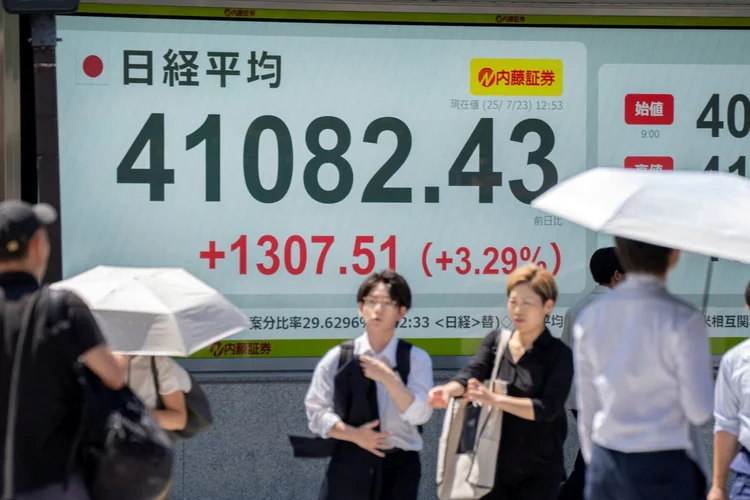 Takaichi indica defensores de juros baixos ao BC do Japão e iene cai