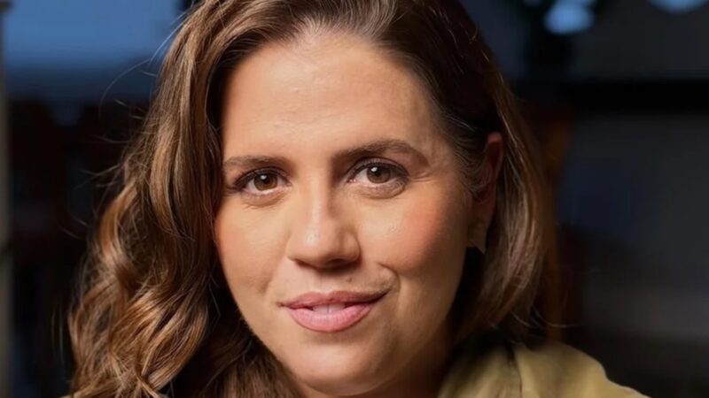 Tati Machado sofre acidente de carro e tem parte do veículo destruída