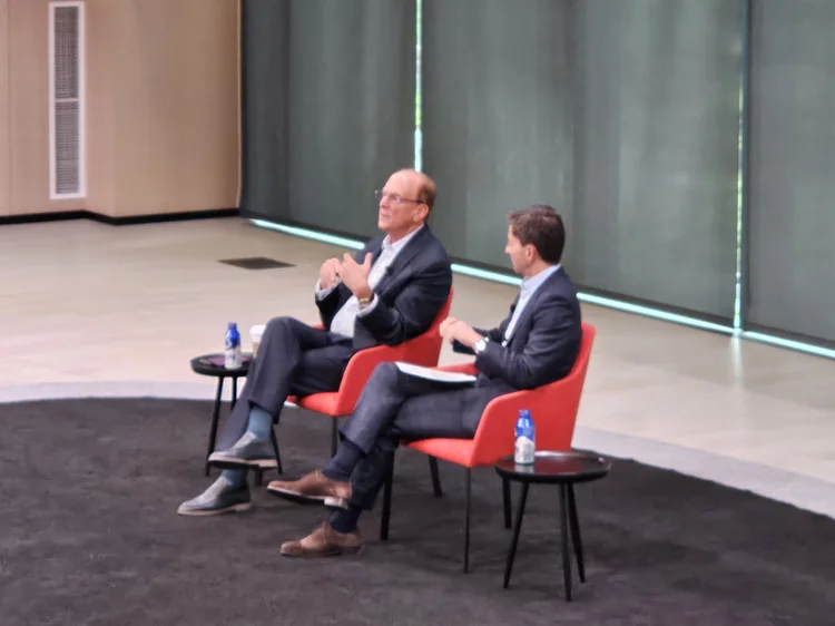 'Tenho inveja do que o Banco Central do Brasil fez com o Pix', diz Larry Fink