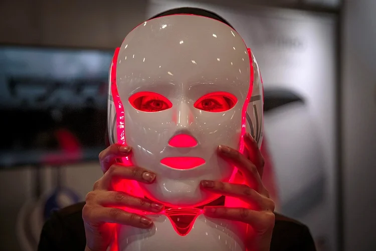 Terapia com luz vermelha: funciona ou é só moda?