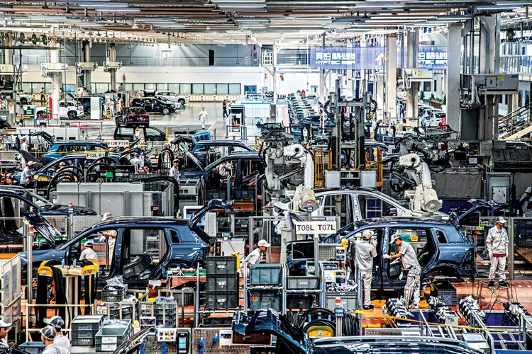 Terminal de Xangai exportou um veículo a cada 30 segundos em 2025