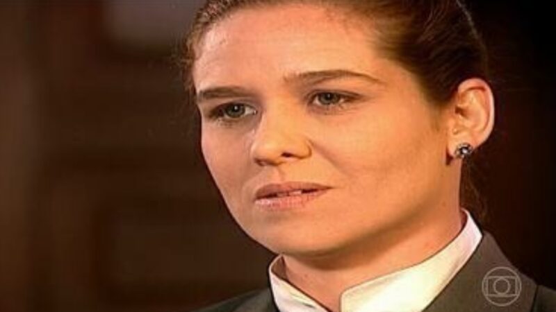 ‘Terra Nostra’: Pega no flagra? Luiza vasculha quarto de Josué e Marco Antônio chega na hora