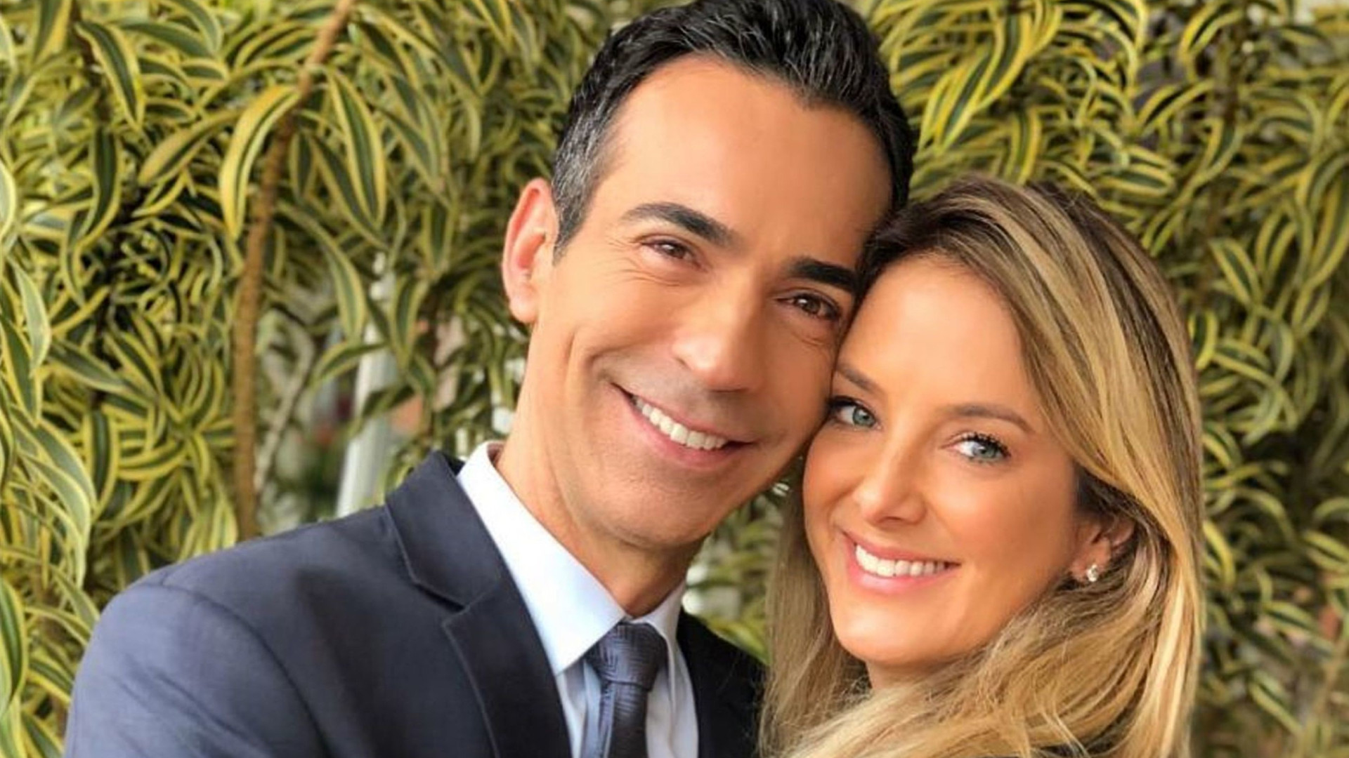 Ticiane de fio dental e Tralli de shortinho; Fotos do casal bombam na web