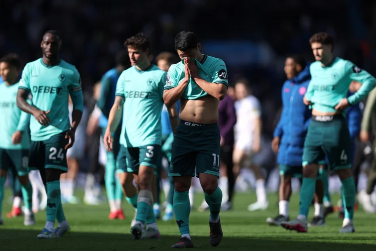 Time com três brasileiros é rebaixado na Premier League