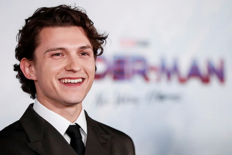Tom Holland, que faz 'Homem-Aranha', diz que emoções humanas mantêm artistas 'salvos' da IA