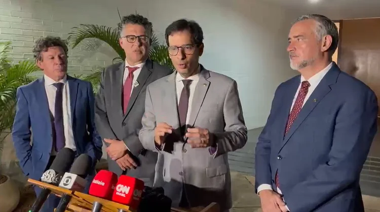 Transição até 2029, emenda de 52h e reunião com Motta: a articulação sobre a PEC da escala 6x1