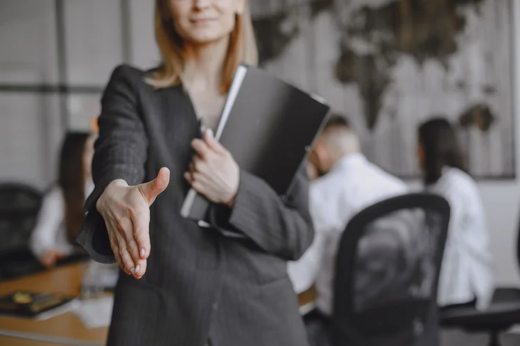 Três ajustes no onboarding que salvam as contratações rápidas e reduzem rotatividade de funcionários