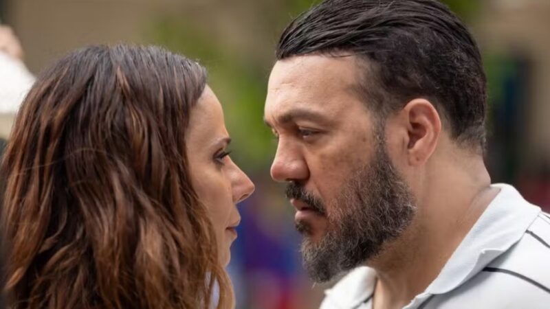 ‘Três Graças’: Consuelo parte para o ataque e se declara para Misael