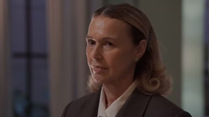 ‘Três Graças’: Helga confessa assassinato e é presa no lugar de Arminda