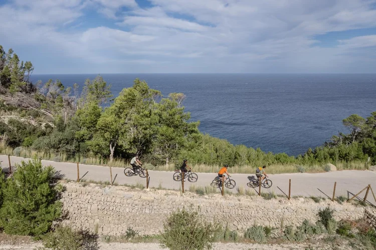 Três hotéis que transformaram o ciclismo em uma experiência de luxo