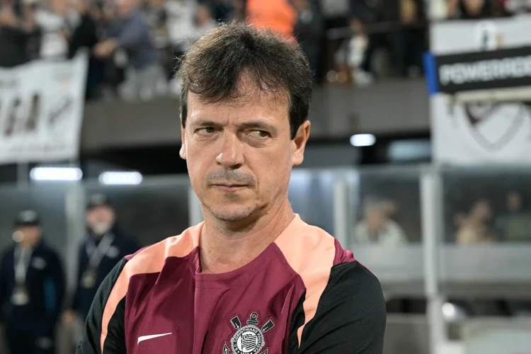 Trio ofensivo vira símbolo da nova fase do Corinthians com Diniz