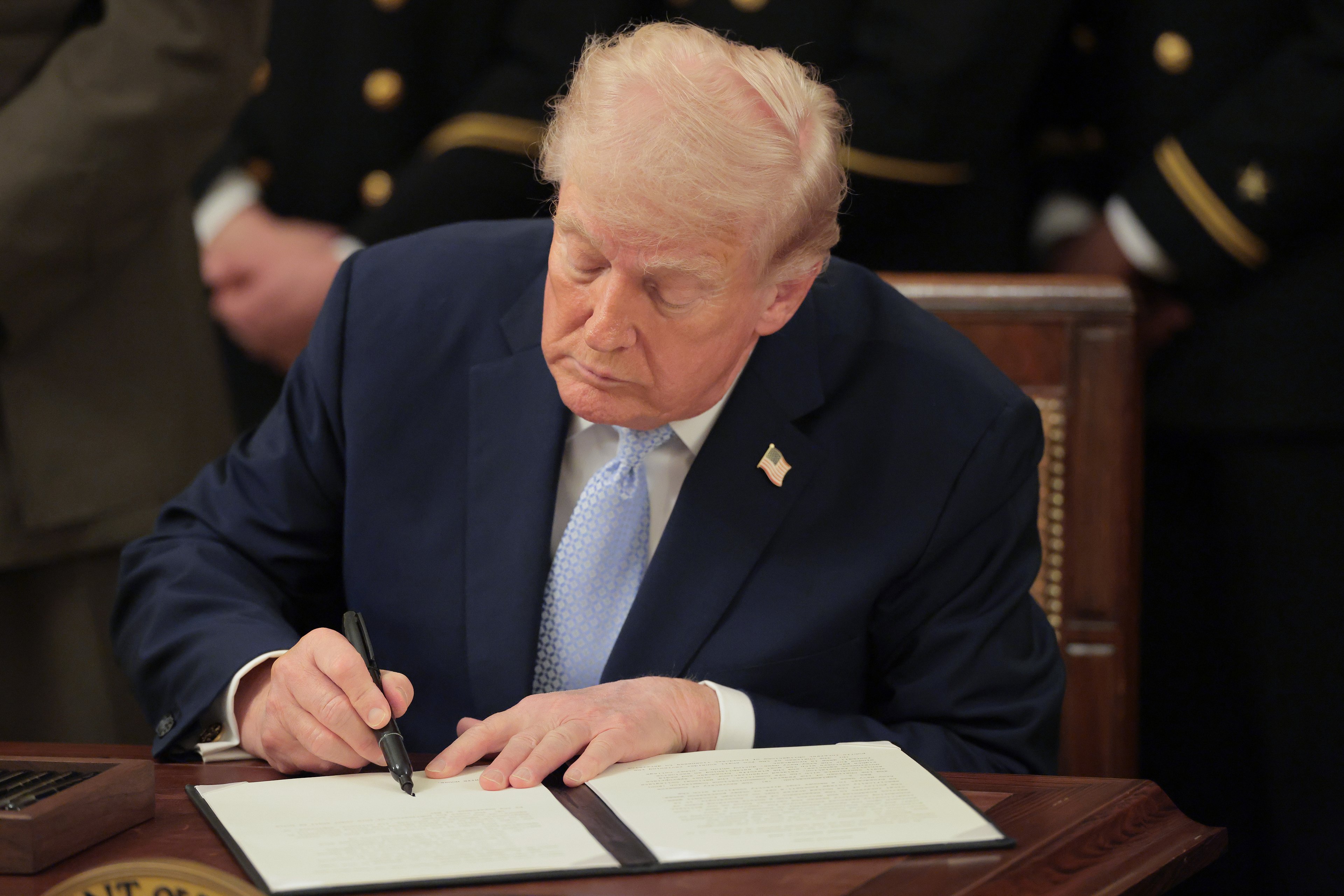 Trump assina ordem executiva que restringe o voto por correio nos EUA; veja como vai funcionar