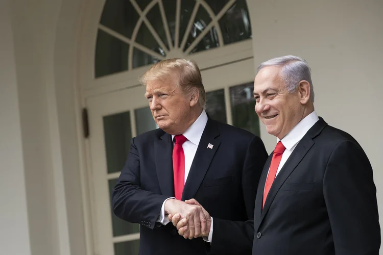 Trump autorizou ataque ao Irã após ligação com Netanyahu, diz agência