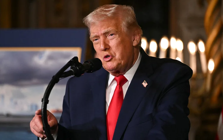 Trump avalia ataque inicial limitado para forçar o Irã a um acordo nuclear, diz jornal