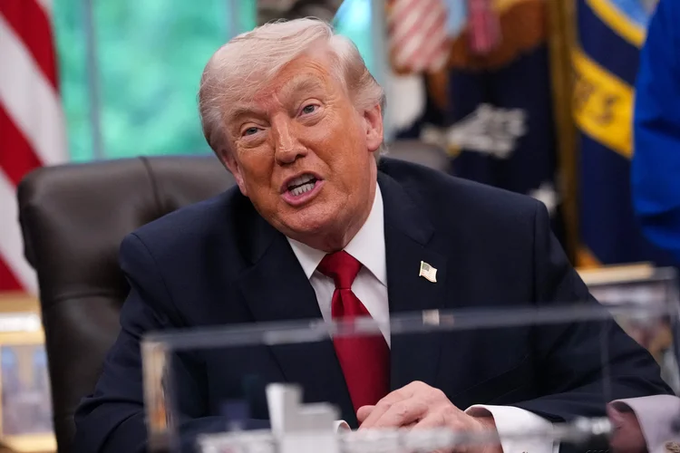 Trump considera manter bloqueio naval contra Irã por 'meses' se necessário