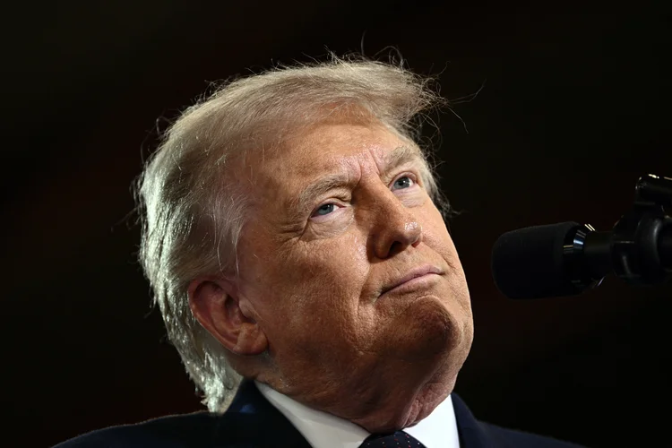 Trump diz que EUA não têm pressa para fechar acordo com o Irã