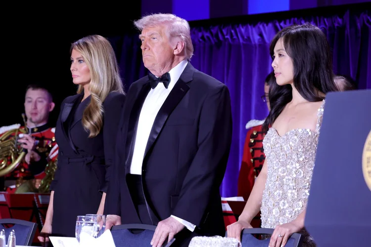 Trump é retirado de jantar com correspondentes na Casa Branca após sons de tiros