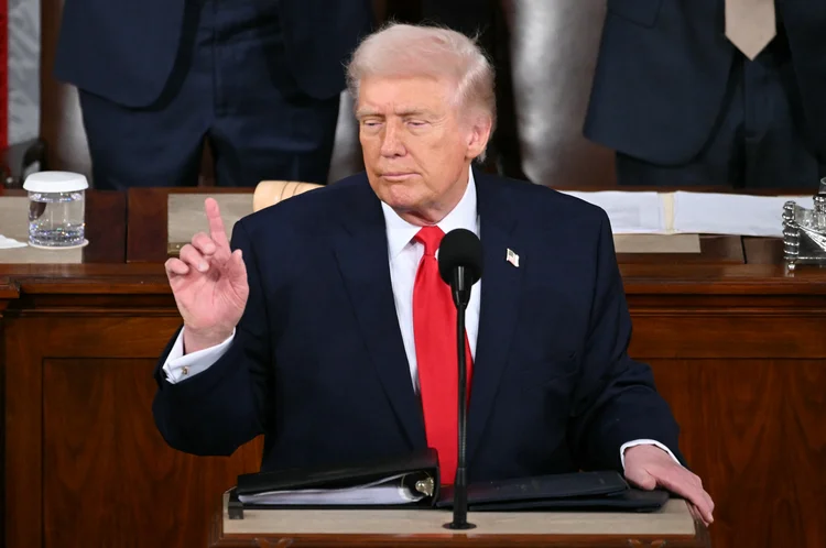 Trump exige 'rendição incondicional' do Irã no 7º dia de guerra com Israel e EUA