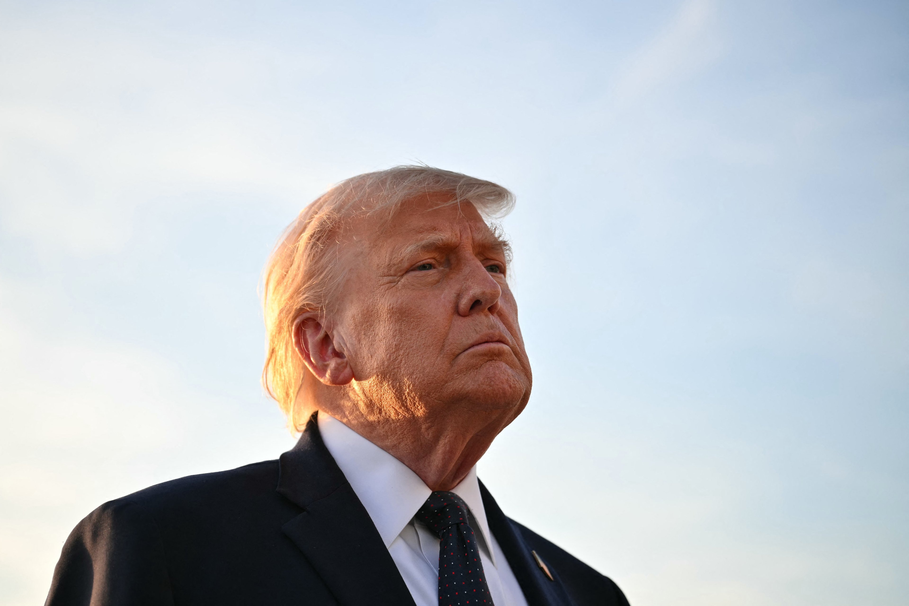 Trump promete tarifa de 100% sobre países por causa de impostos sobre serviços digitais