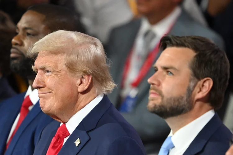 Trump, Vance e líder iraniano assinam digitalmente acordo para fim da guerra, diz agência
