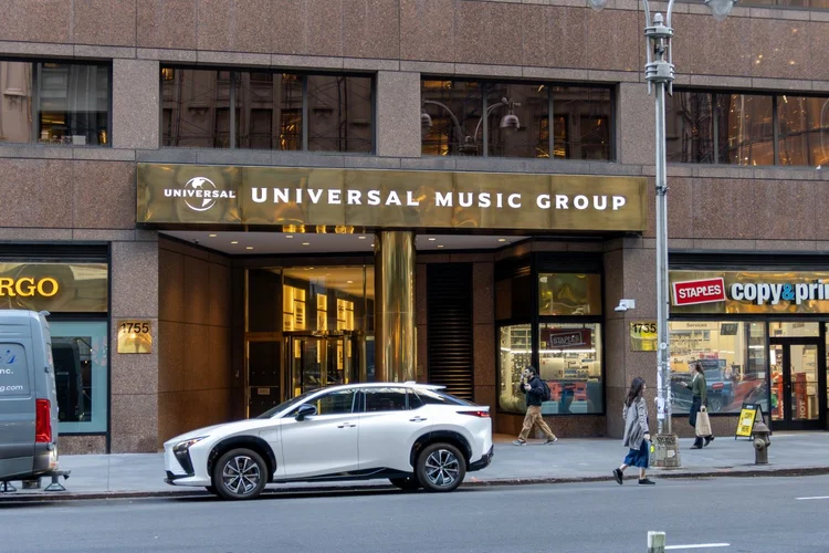 Universal Music sobe 13% após oferta de compra de US$ 64 bilhões