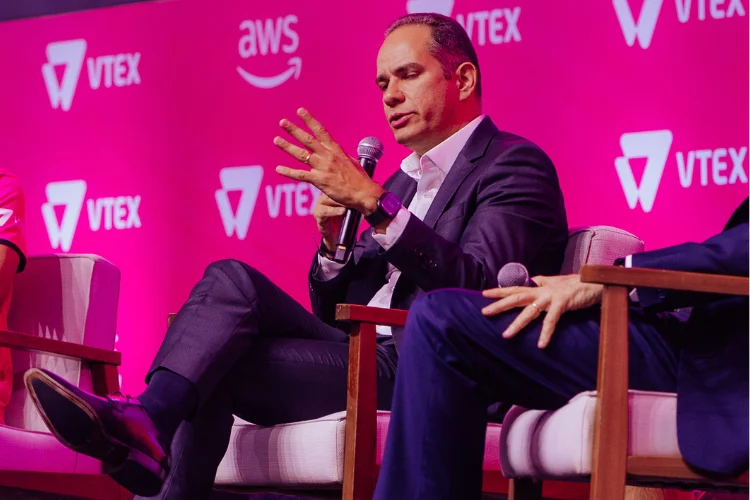 'Varejo é a grande vítima do juro alto', diz economista-chefe do Bradesco