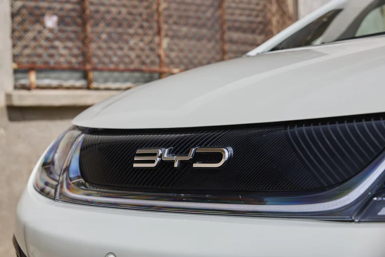 Veículos elétricos levaram a China à liderança global automotiva em tempo recorde