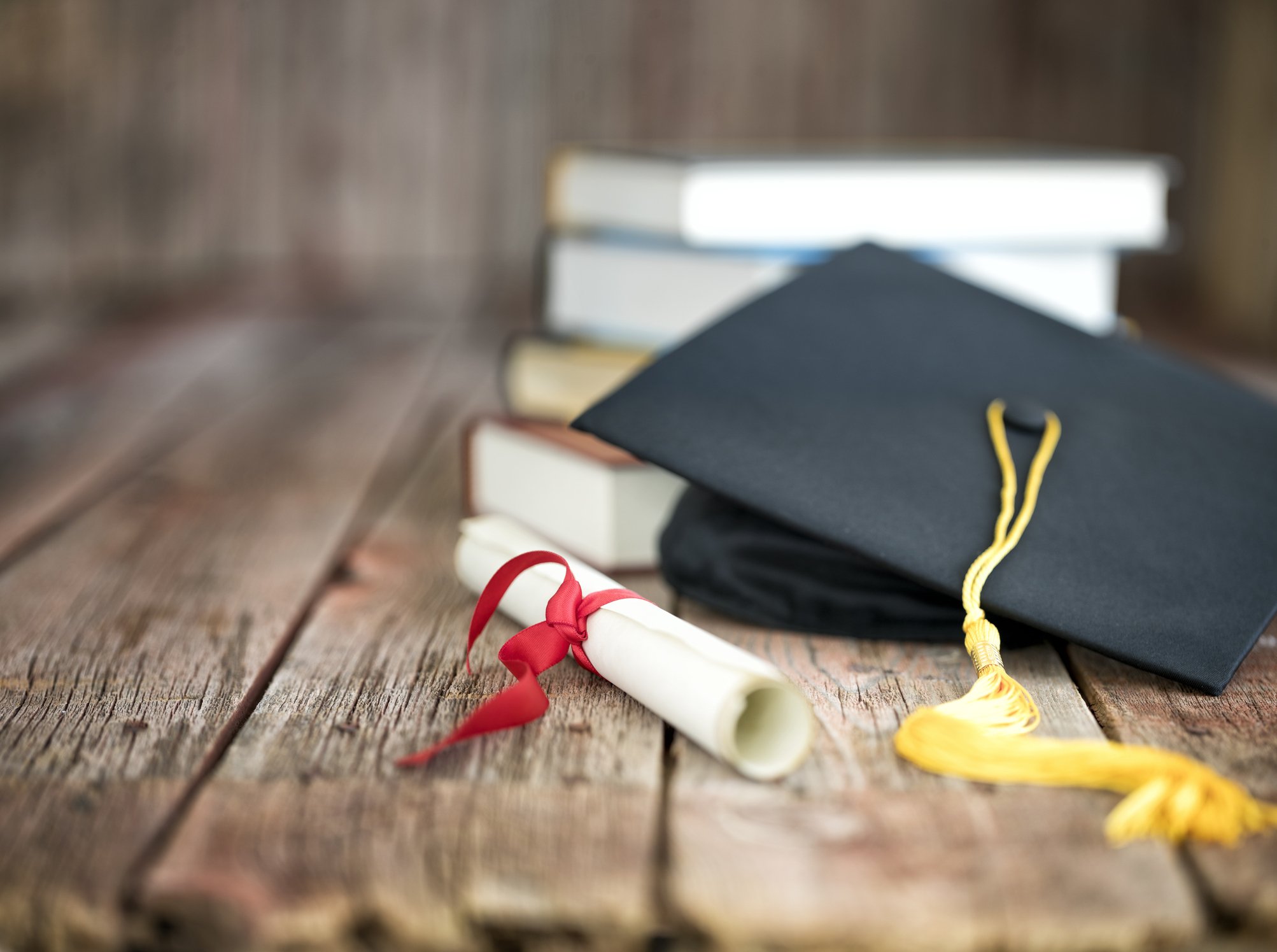 Veja os 10 diplomas universitários mais valiosos — um deles permite salários de 6 dígitos