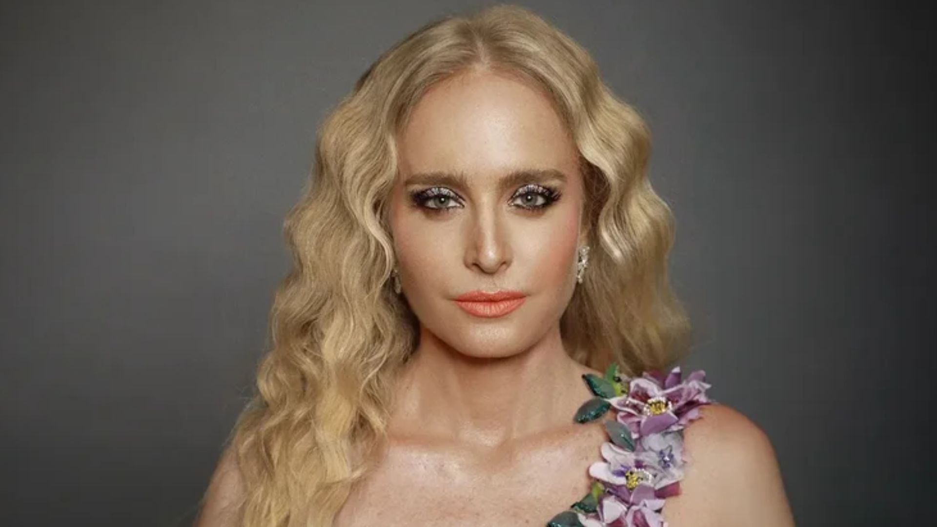 Vestido abusado de Angélica em casamento chique divide opiniões: ‘Colocou isso?’