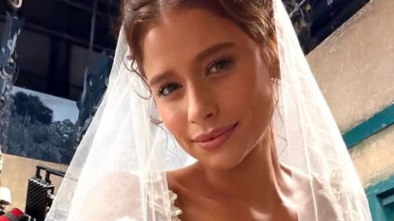 Vestido de noiva de Agrado em ‘Coração Acelerado’ divide a web: ‘Esquisito’