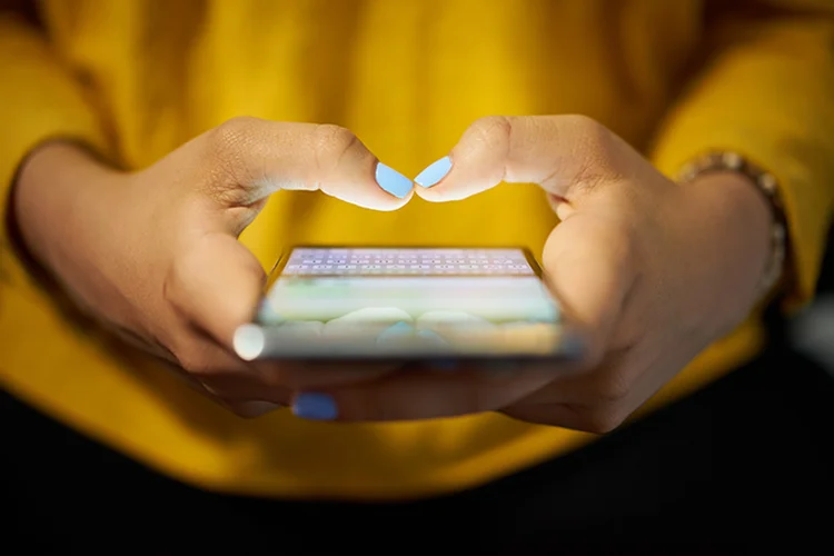 Vício no celular? Desafio de 4 semanas quer reduzir tela sem 'detox radical'