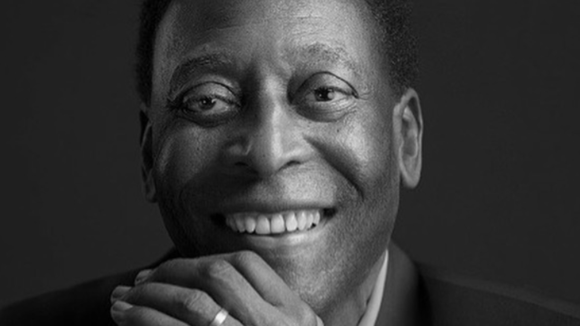 Vidente que previu ataque alienígena em jogo do Brasil revela recado de Pelé