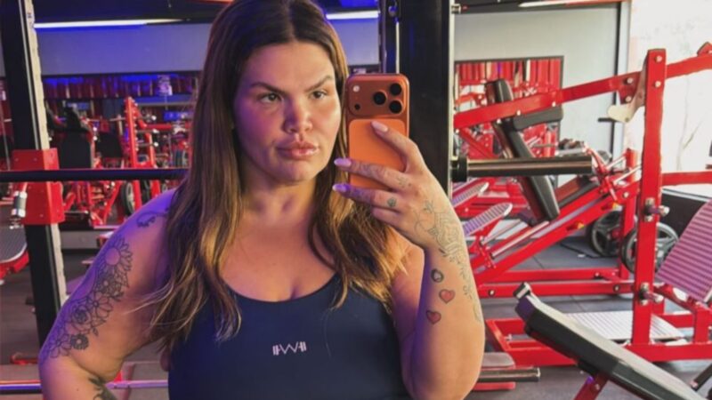VÍDEO! Thais Carla revisita guarda-roupa antigo após perder 85kg: ‘Tirei uma pessoa de mim’