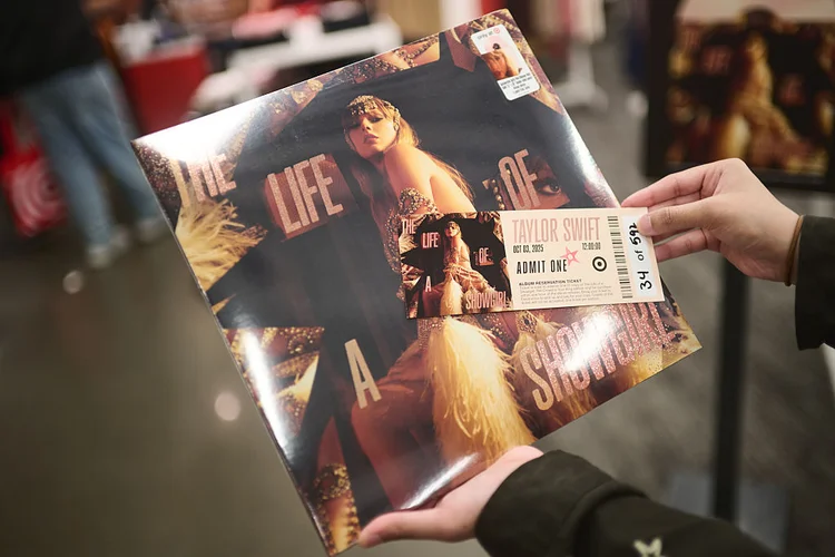 Vinil cresce pelo 19º ano nos EUA com ajuda de Taylor Swift