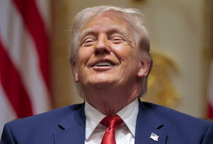 Vitoria de Trump: Tribunal dos EUA estende suspensão da decisão que invalidou a tarifa global de 10%