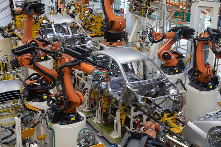 Você nunca ouviu falar desta empresa, mas ela fabrica peças para Tesla, Ford e BYD — e agora mira IA