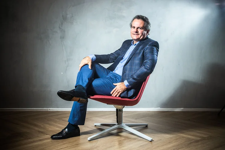 ‘Você trabalha de casa, mas não cresce de casa’, diz CEO sobre home office