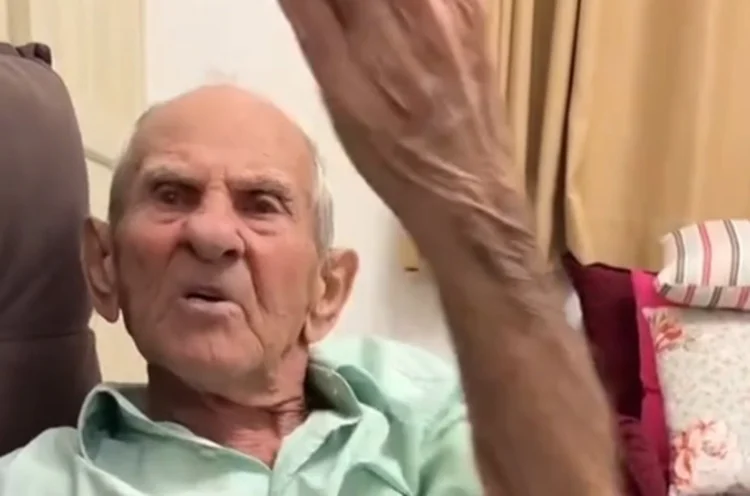 'Vovô Anésio', influencer no TikTok, morre aos 88 anos